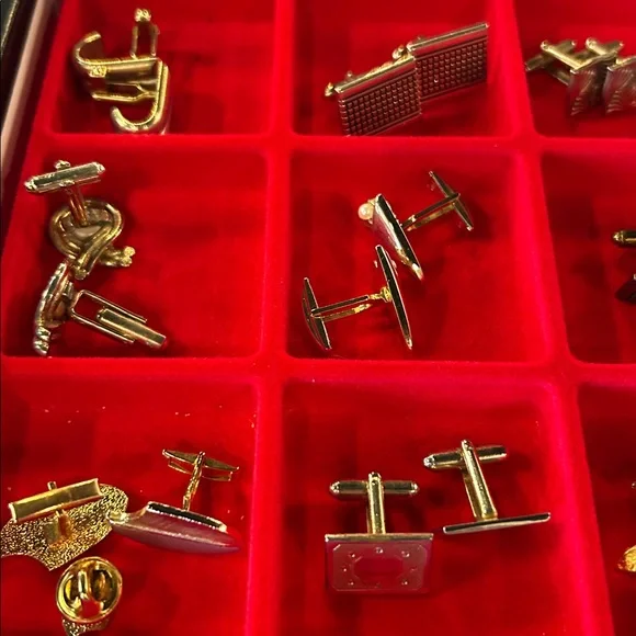 35 pairs of cufflinks, in display box. GUC assorted styles - Picture 5 of 15